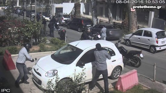 Η επίθεση του Ρουβίκωνα στο ‘Πρώτο Θέμα’ (video)