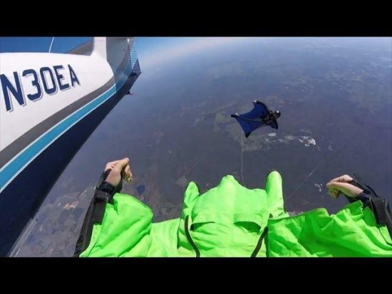 Σοκαριστικό video: Δείτε τη σύγκρουση δύο αλεξιπτωτιστών στον αέρα και την τρομερή κατάληξη (vid)