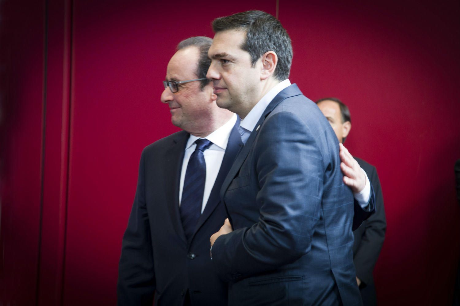 Μα τι πάει να κάνει στον Hollande ο Tσίπρας; Οι αποφάσεις λαμβάνονται από Merkel – Lagarde