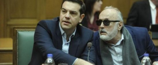 Προφανώς λέει αστεία ο Κουρουμπλής. Πρώτα είπε για ποινικές ευθύνες τώρα καταγγέλλει οργανωμένο σχέδιο ανατροπής του Τσίπρα!