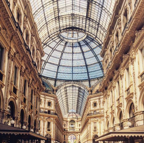 Άποψη της διάσημης Galleria Vittorio Emanuele του Μιλάνου, φωτογραφημένη από τη Δήμητρα Μέρμηγκα