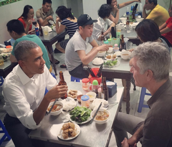 Ο Οbama, ο Anthony Bourdain και το δείπνο των έξι δολαρίων