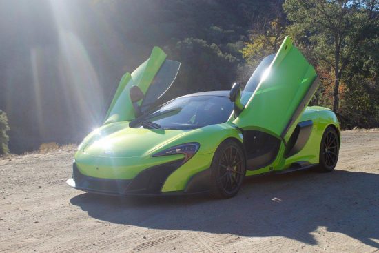 Video: Δείτε που παρκάρουν δυο supercars αξίας πολλών εκατ. δολαρίων