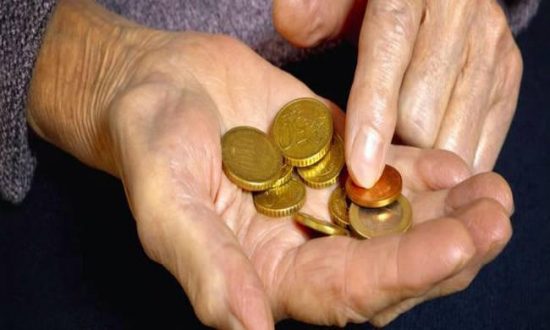 Κόβουν το ΕΚΑΣ από 80.000 συνταξιούχους!