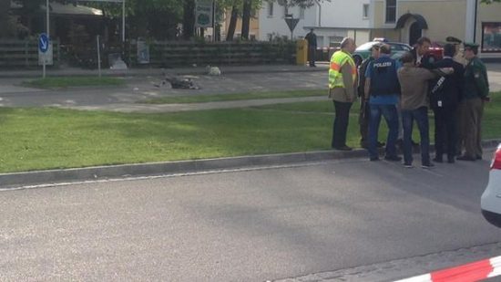 Συναγερμός στο Μόναχο: Άντρας μαχαίρωνε περαστικούς, φωνάζοντας “Ο Αλλάχ είναι μεγάλος” (Video-Photos)