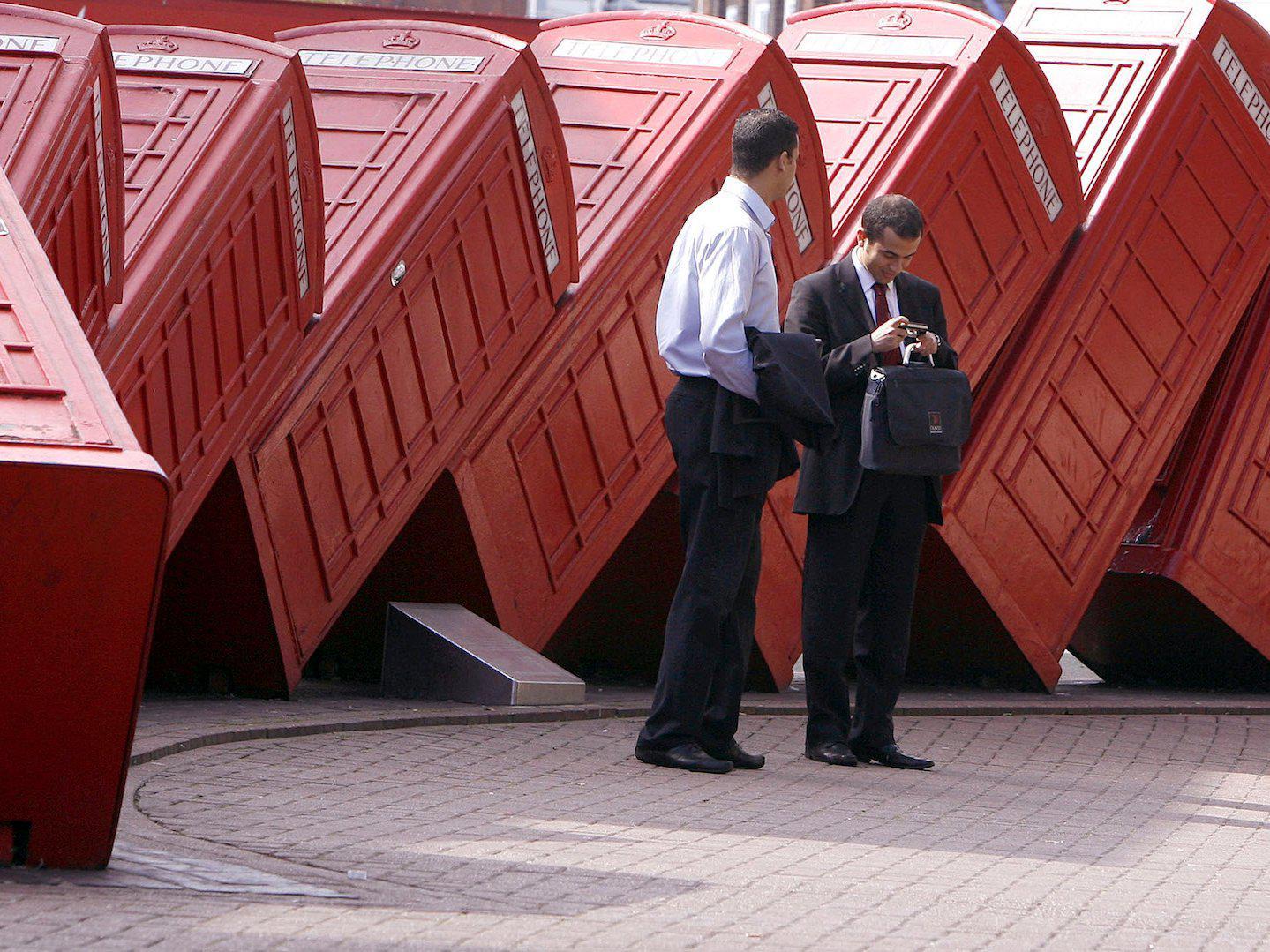 Έρευνα-σοκ: Πώς οι 30άρηδες θα μετατρέψουν τις τράπεζες σε τηλεφωνικούς θαλάμους
