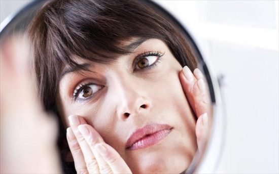 Πέντε απλά διατροφικά βήματα για να δείχνετε χρόνια νεότεροι