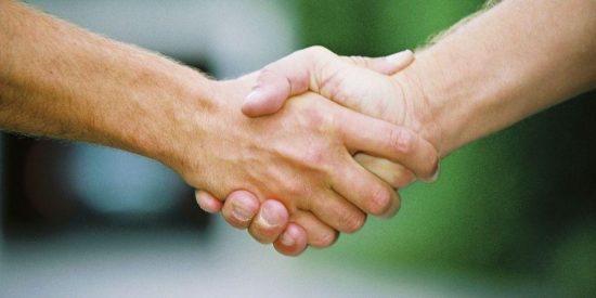 “Επίθεση φιλίας” από τις τράπεζες σε συνεργάσιμους δανειολήπτες