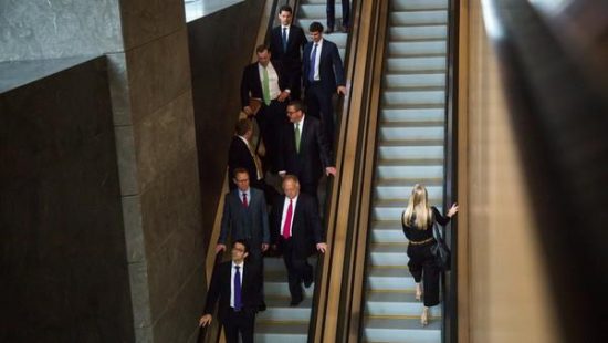 Sorry JP Morgan, το μαύρο κοστούμι ποτέ δεν πεθαίνει!