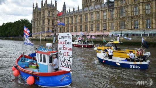 Η “ναυμαχία” στον ποταμό Τάμεση για το Brexit 
