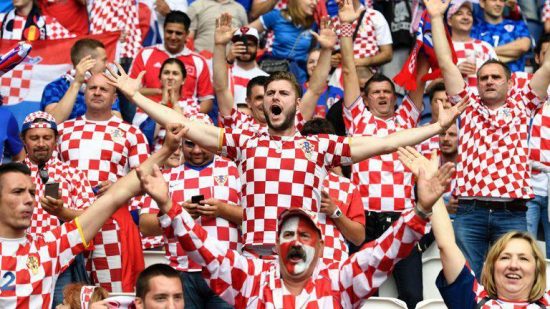 Εκτός ελέγχου οι χούλιγκαν στο EURO: Kροάτες σχεδίαζαν επίθεση κατά του διαιτητή στο γήπεδο