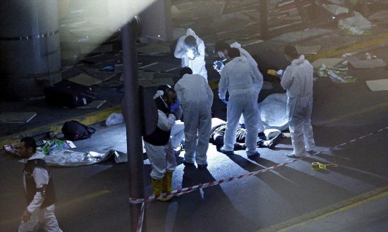 Oι Τούρκοι βλέπουν ISIS πίσω από το μακελειό στο Ατατούρκ – Αυξάνεται ο αριθμός των νεκρών