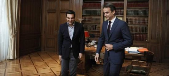 O Κυριάκος Μητσοτάκης ενημερώνει τους πολιτικούς αρχηγούς – Στις 12.30 η συνάντηση με Τσίπρα