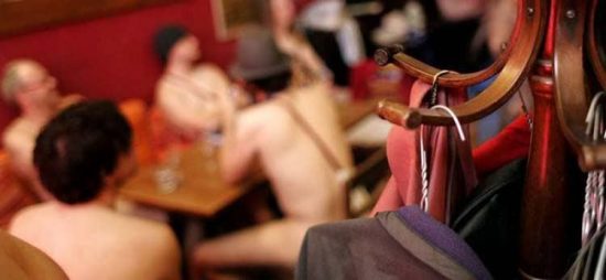 Ανοίγει τις πύλες του το πρώτο γυμνό εστιατόριο του Λονδίνου