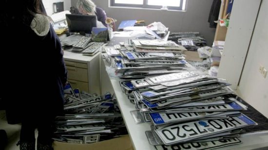 ΙΧ σε ακινησία: Πότε οι ιδιοκτήτες κινδυνεύουν να χάσουν τις πινακίδες