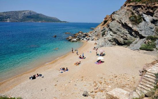 Με ένα απλό κλικ βρείτε την πιο καθαρή παραλία για το μπάνιο σας στην Αττική