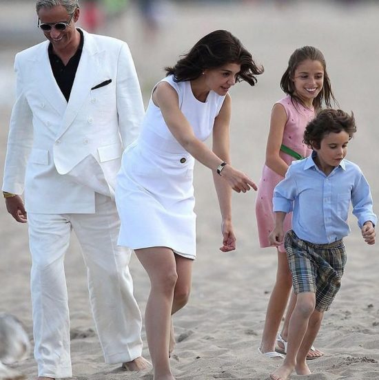 Ωνάσης – Jackie O ξανά στην οθόνη. Δείτε σκηνές από τα γυρίσματα