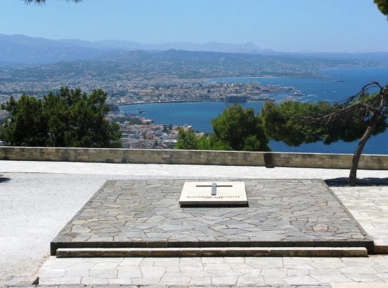 Τάφοι  Βενιζέλων : Η έκταση ανήκει στον Δήμο και όχι στο δημόσιο