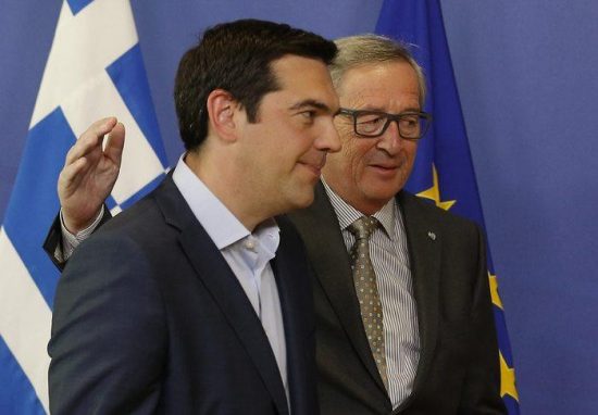 Πως οι δανειστές τύλιξαν σε μια “κόλλα” χαρτί τον Τσίπρα; Τι αλλαγές ζητούν εκ νέου για εργασιακά