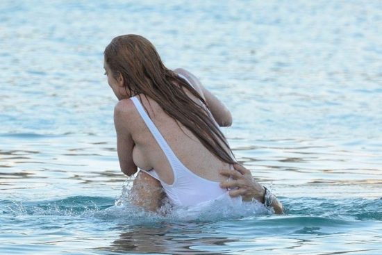 Και Dirty Dancing από την “άτακτη” Lindsay Lohan στο Καλό Λιβάδι της Μυκόνου (Φωτο+Video)