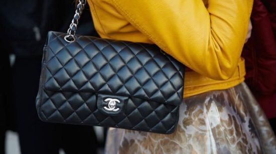 Chanel: Κλείνουν εργοστάσια σε Γαλλία, Ελβετία και Ιταλία λόγω κορονοϊού