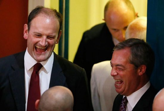 DW: Η παραίτηση Farage αλλάζει τα δεδομένα;