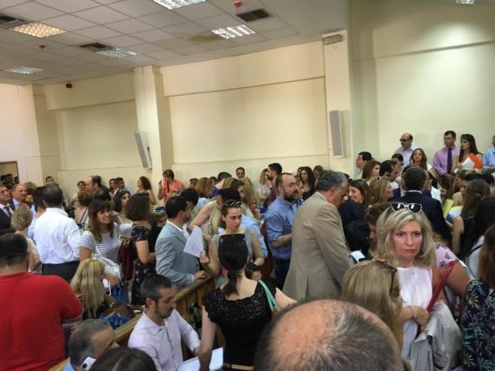 Εκατοντάδες κόσμου για την Μαρινόπουλος στην Ευελπίδων