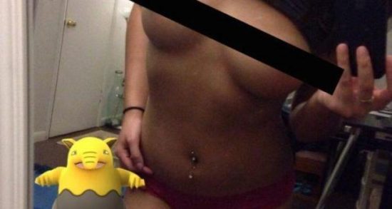 H μανία με τα Pokemon περνάει πλέον σε άλλο επίπεδο: Τώρα και σε γυμνές selfie