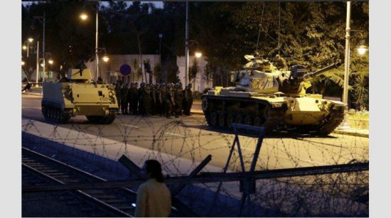 Στρατιωτικό πραξικόπημα στη Τουρκία-Πυροβολισμοί στην Αγκυρα