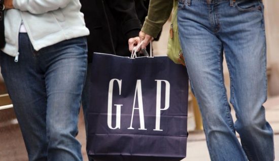 Οργή για τη σεξιστική διαφήμιση της GAP με πρωταγωνιστές μικρά παιδια