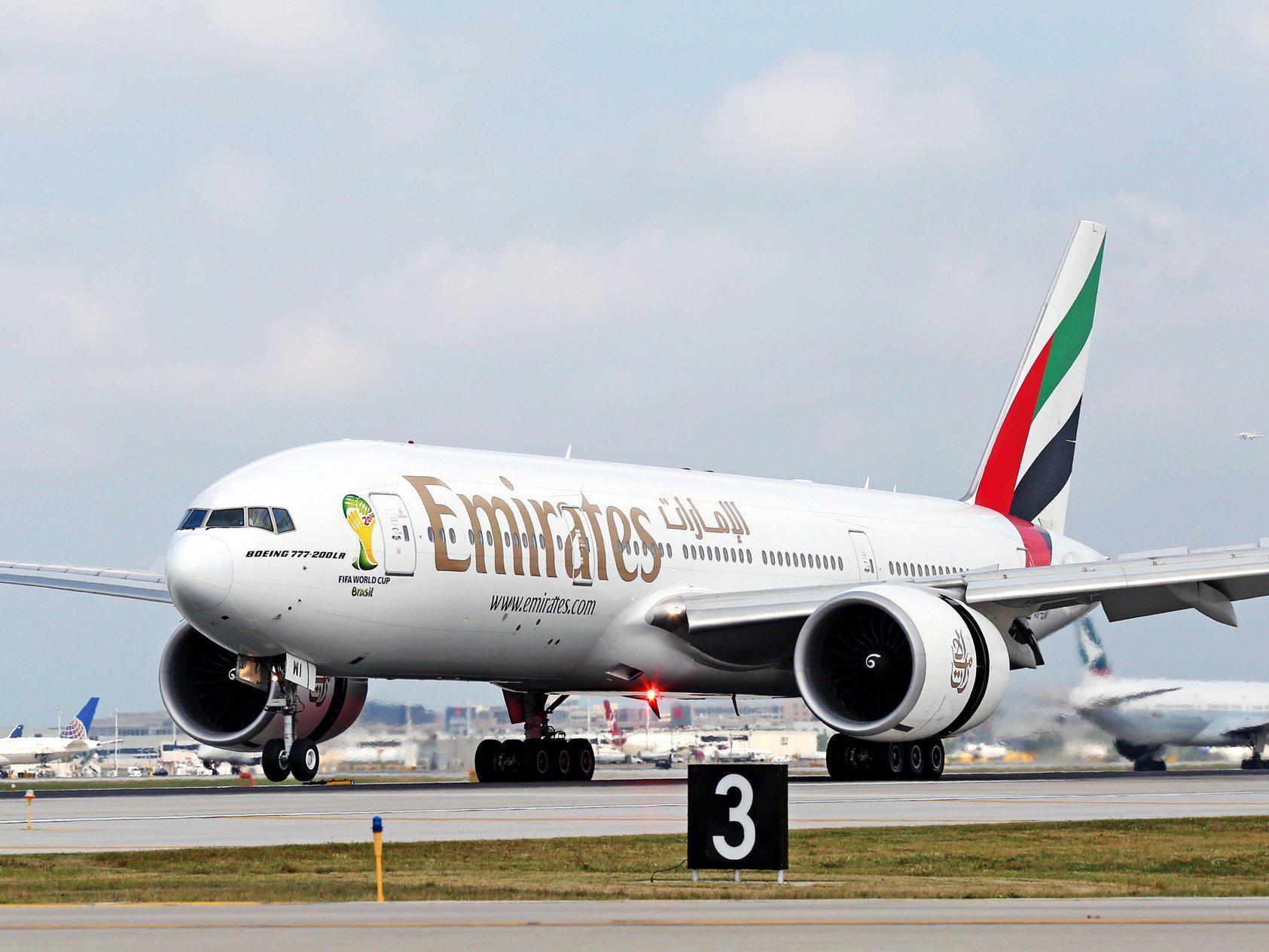 Emirates: Αεροσυνοδός σκοτώθηκε πέφτοντας από την έξοδο κινδύνου αεροπλάνου