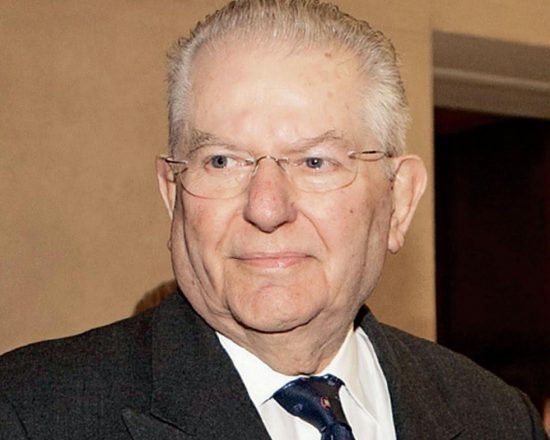 Οικογένεια Μπακατσέλου: Το παρασκήνιο της μεγάλης σύγκρουσης του εγγονού με τα παιδιά του επιχειρηματία