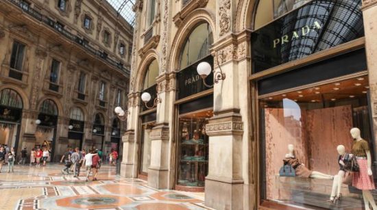 Θέλετε Prada σε καλή τιμή; Η εταιρία αυξάνει τις online προσφορές της