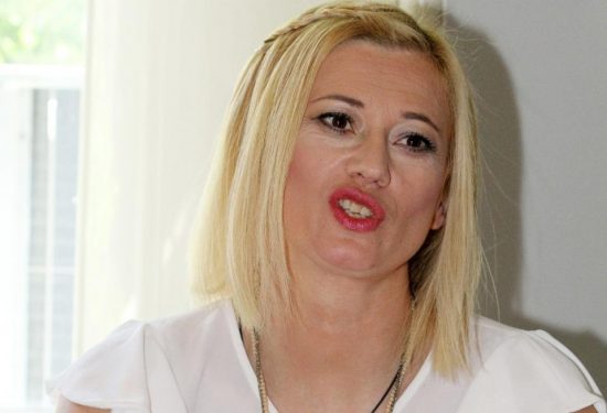 Η Ραχήλ Μακρή μπέρδεψε τον Tesla με τους Vegas! Κάνει χιούμορ ή έχει άγνοια; (video)