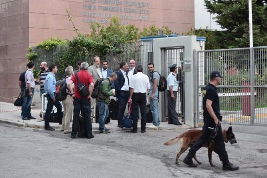 Οι άγρυπνοι φρουροί στη δημοπρασία για τις τηλεοπτικές άδειες