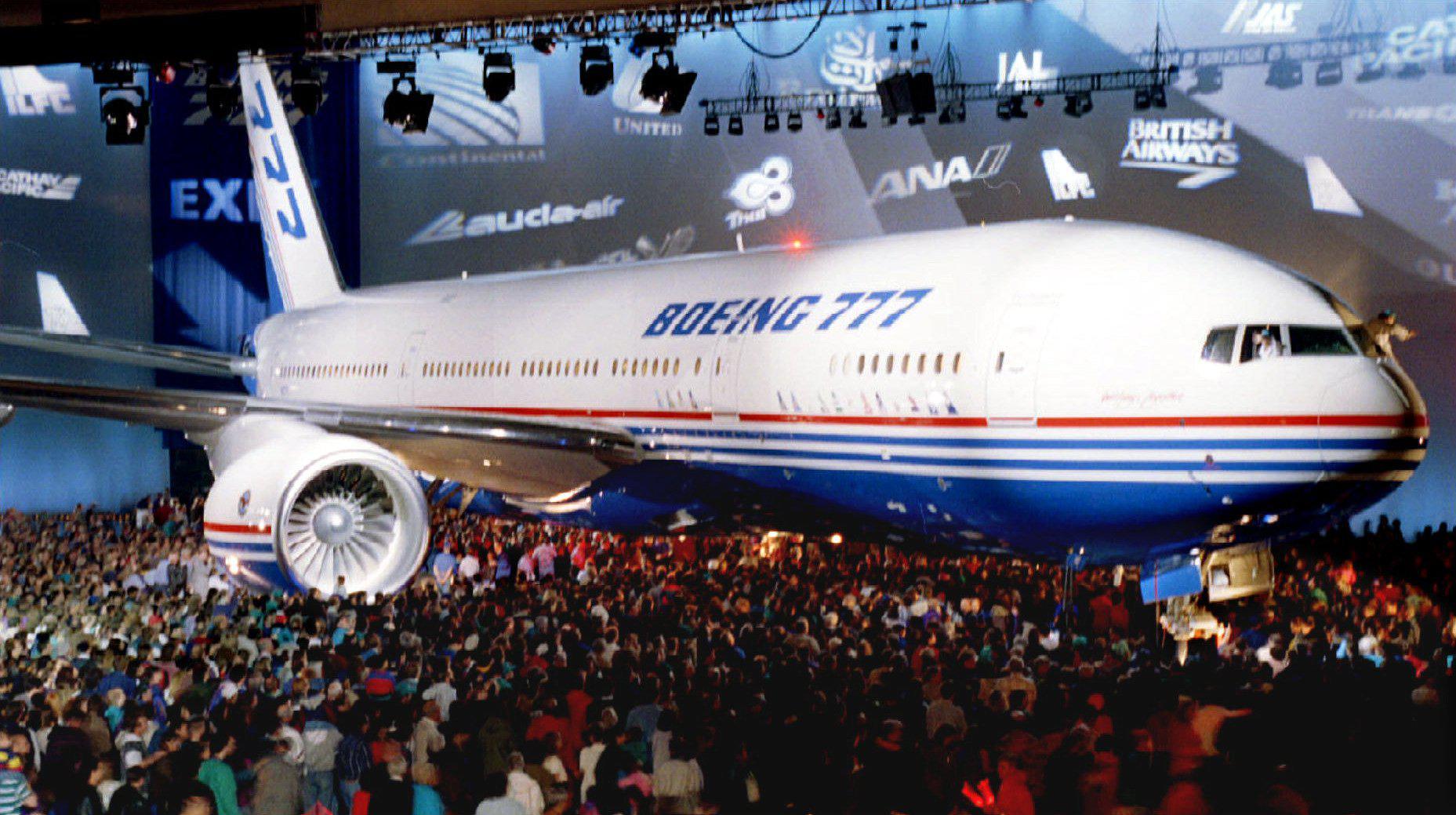 Το αεροσκάφος 777-200 της Boeing στο παγκόσμιο ντεμπούτο του το 1994
