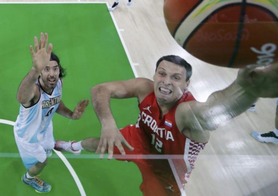 Σε ανοδική πορεία συνεχίζει το ΧΑ