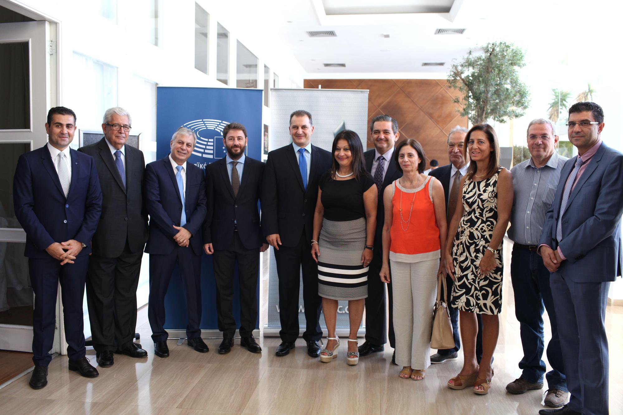 Ο Νίκος Ανδρουλάκης με τον Ευρωβουλετή του ΕΛΚ, Λευτέρη Χριστοφόρου, τον Υπουργό Εμπορίου Βιομηχανίας & Τουρισμού Κύπρου, κ. Γιώργο Λακκοτρύπη και τα μέλη του Γραφείου του Ευρωπαϊκού Κοινοβουλίου στην Κύπρο.