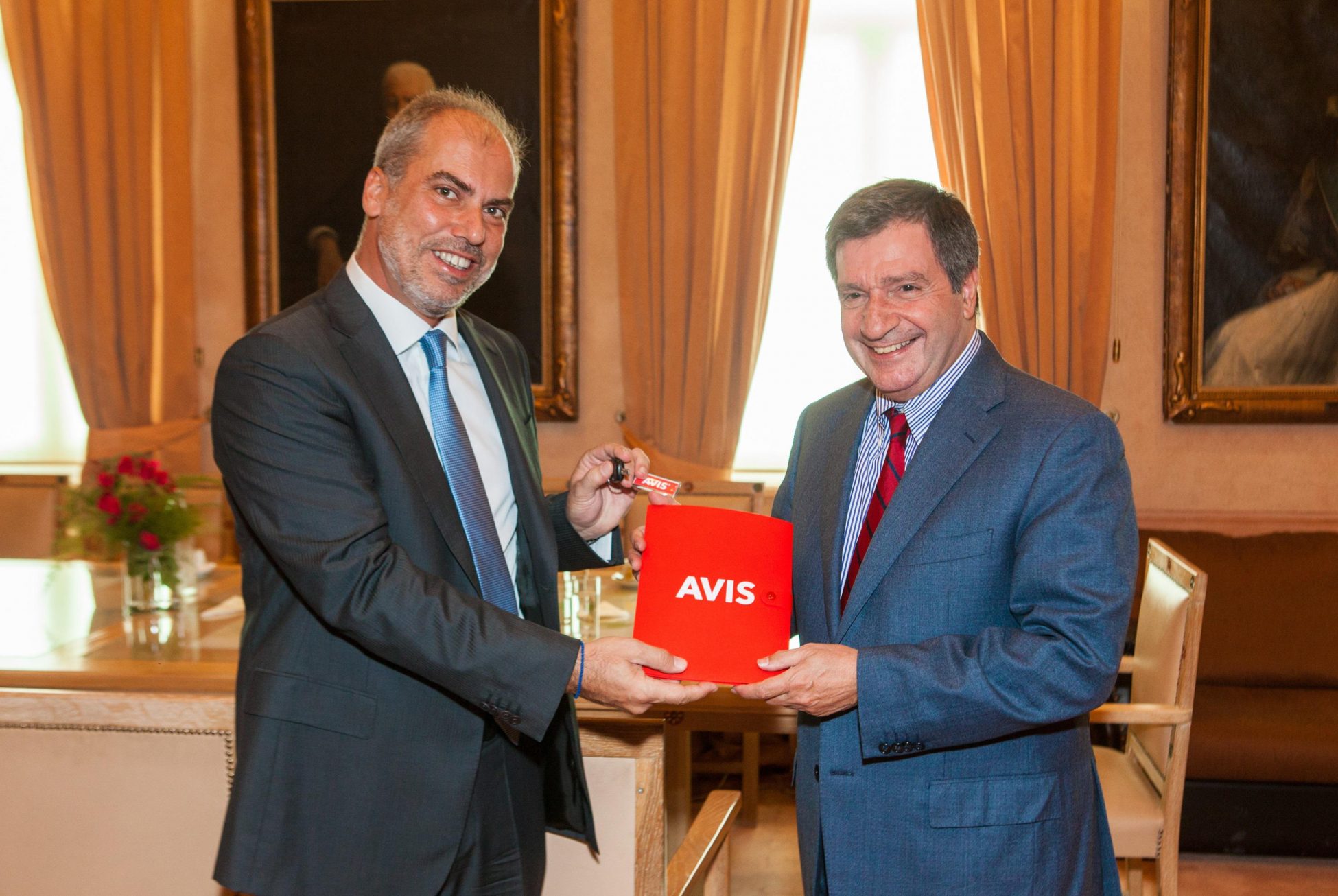 Η Avis στηρίζει το έργο του Δήμου Αθηναίων για τους πρόσφυγες