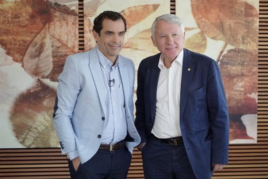 Ο διακεκριμένος Έλληνας φυσικός, Δημήτρης Νανόπουλος, στις “Κορυφές” του OTE HISTORY (video)