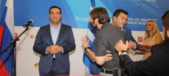 Με αστειάκια και μικροεπεισόδια η αντίστροφη μέτρηση του Τσίπρα στη ΔΕΘ (video)