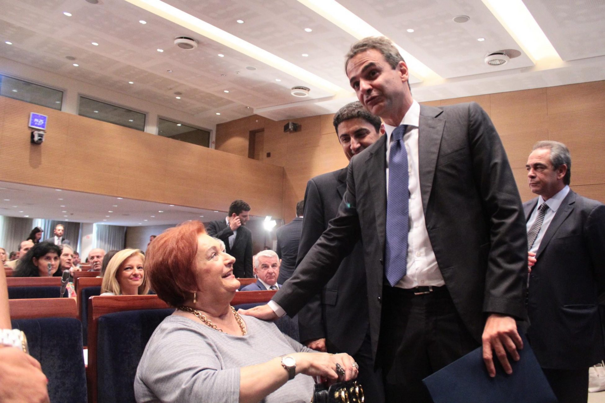 Η εποχή, κύριε Μητσοτάκη, χρειάζεται δράση όχι μεταμοσχεύσεις