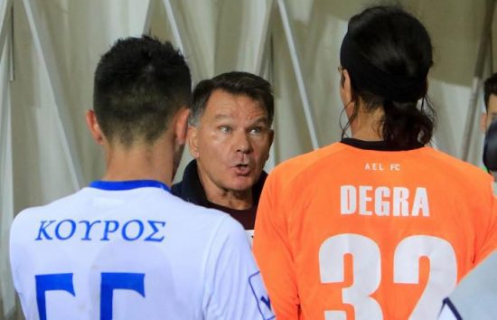 Κούγιας vs Nτεγκρά και το “χτύπα σαν άντρας” στη Λάρισα τρελαίνει το twitter (video+pics)