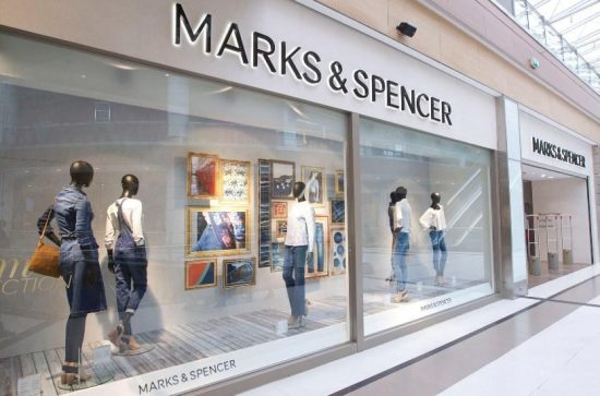 Marks & Spencer: Αχτίδα αισιοδοξίας εν μέσω επιδείνωσης του κλάδου λιανικής στη Βρετανία
