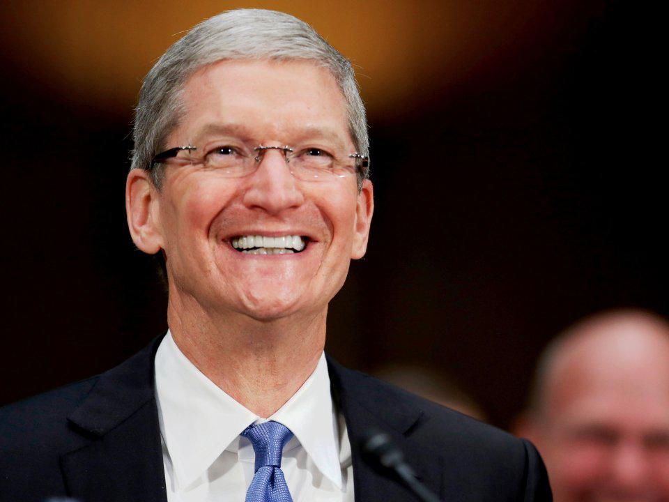 Apple: Χρυσό μπόνους 750 εκατ. δολαρίων για τον Τιμ Κουκ