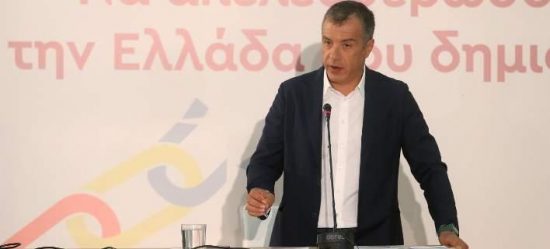 Θεοδωράκης: «Οι εργολάβοι της λάσπης υπόσχονται να μας βγάλουν από τη λάσπη»