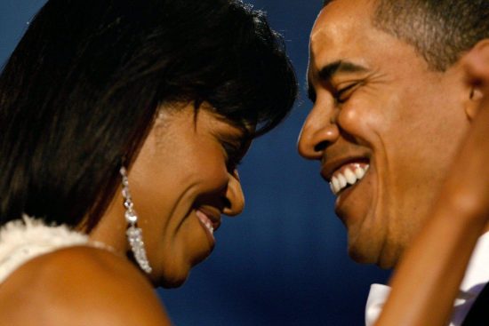 Έβαλε τα κλάματα η Michelle Obama, λέγοντας αντίο στον Λευκό Οίκο (Video)