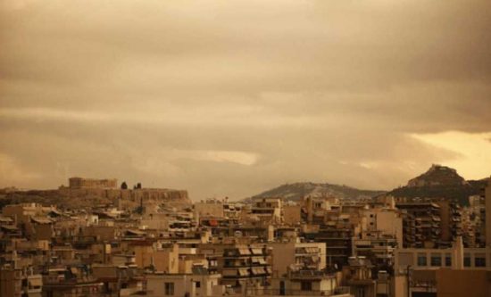 Καιρός: Συνεχίζει η επέλαση αφρικανικής σκόνης – Ζέστη και τοπικές βροχές