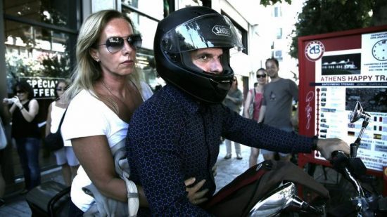 Η Δανάη Στράτου διαψεύδει: Ο Γιάνης ποτέ δε μου είπε «αγάπη μου, έκλεισα τις τράπεζες»
