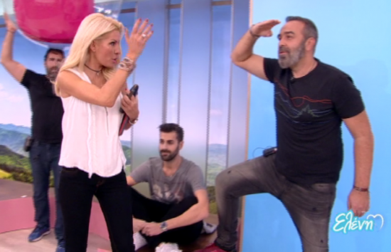Ελένη Μενεγάκη: Έκανε mannequin challenge στο πλατό και “λιώσαμε” από τα γέλια! (video)